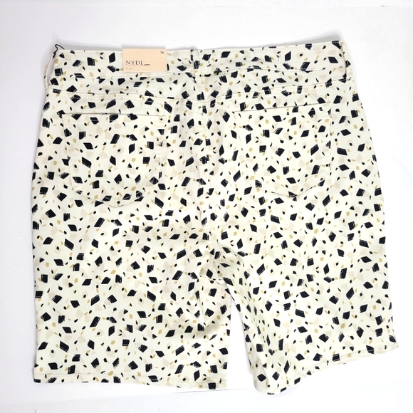 NYDJ Ella Lift & Tuck 5 Pocket Denim Shorts Ellensburg Cream Blk/Tan Pattern 16 - Picture 4 of 9